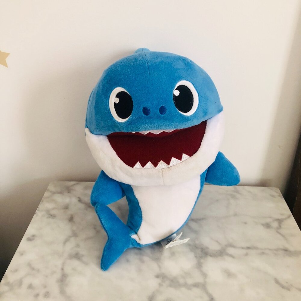 Pinkfong Baby Shark Daddy Shark Song Hand Puppet 10" Tempo Control Blue WowWee